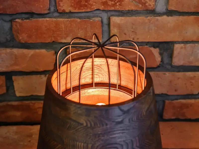 Lampa Bullet Small z litego dębu - zdjęcie 6