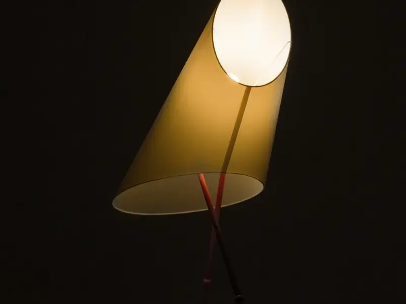 Lampa podłogowa STORK z abażurem na stalowych nogach